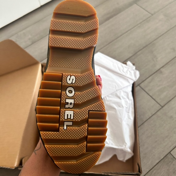 SOREL NWT and BOX - WOMEN'S TIVOLI IV BOOT - Picture 2 of 7